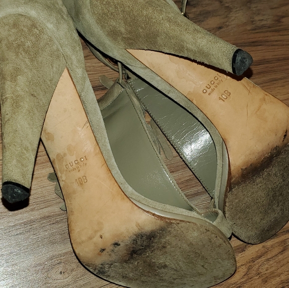 Gucci Suede Fringe Trim Accent T-Strap Sandals - Picture 9 of 16